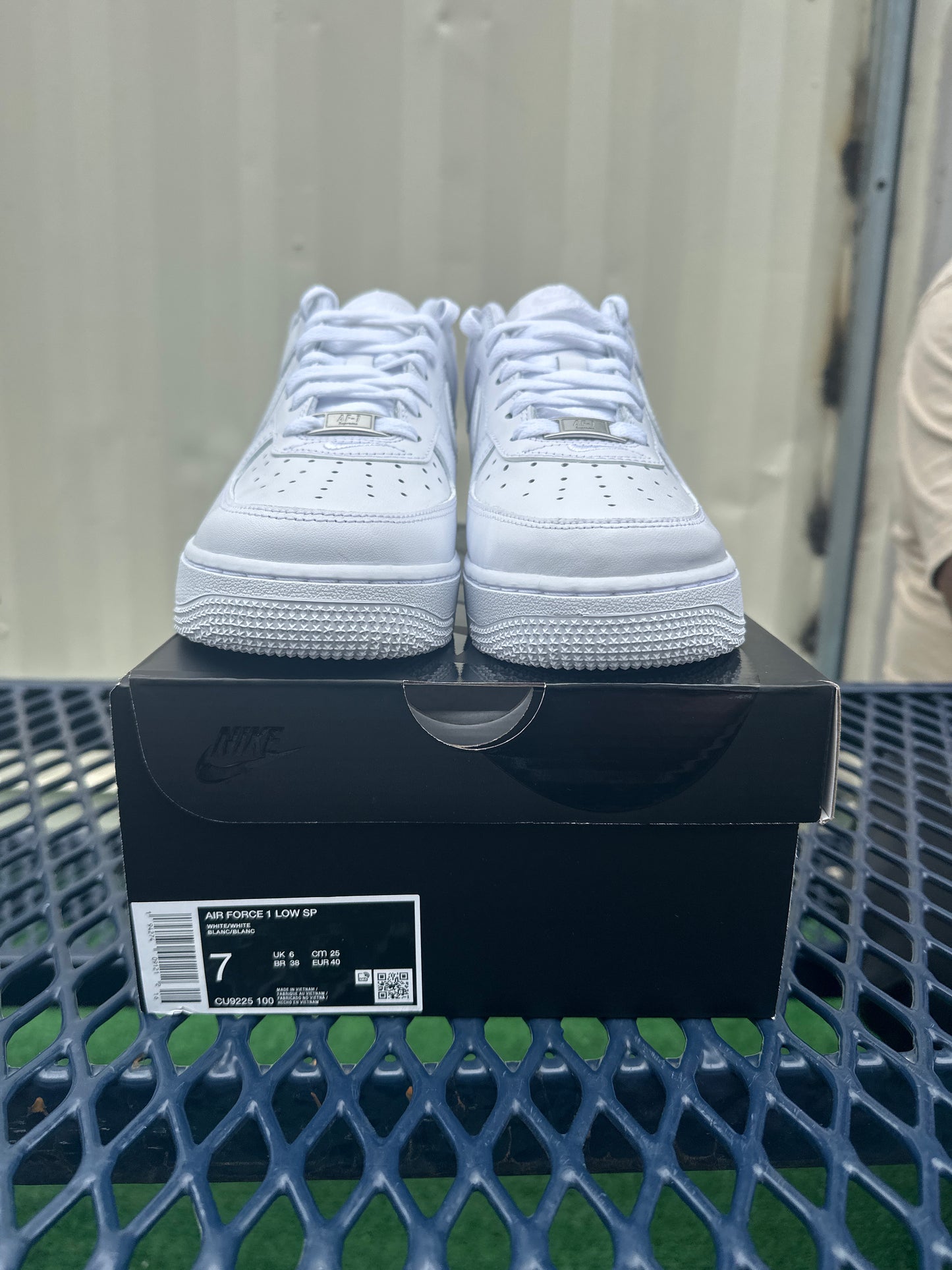 Nike Air Force One Supreme White New Size 7