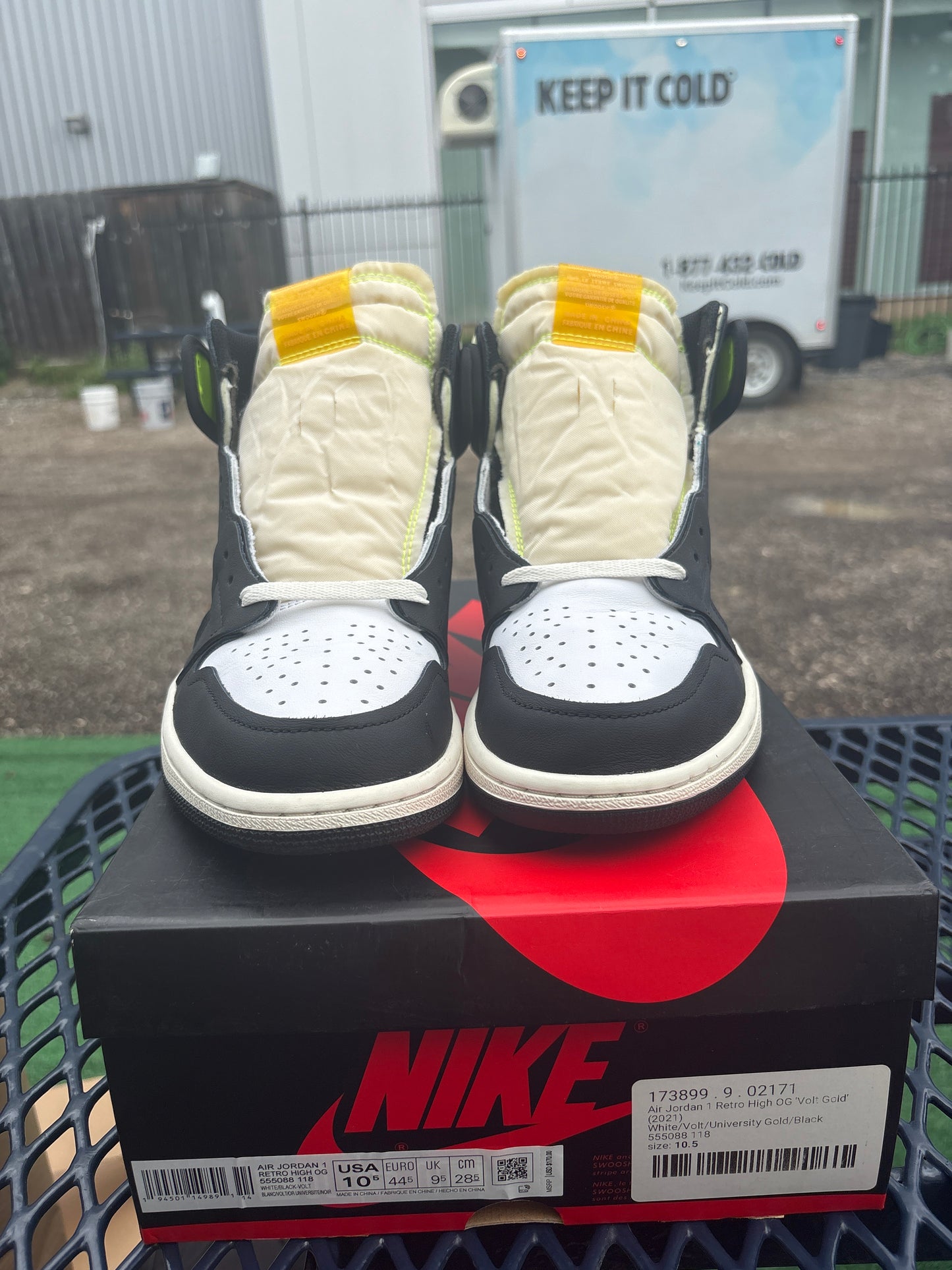 Jordan 1 Volt Size 10.5