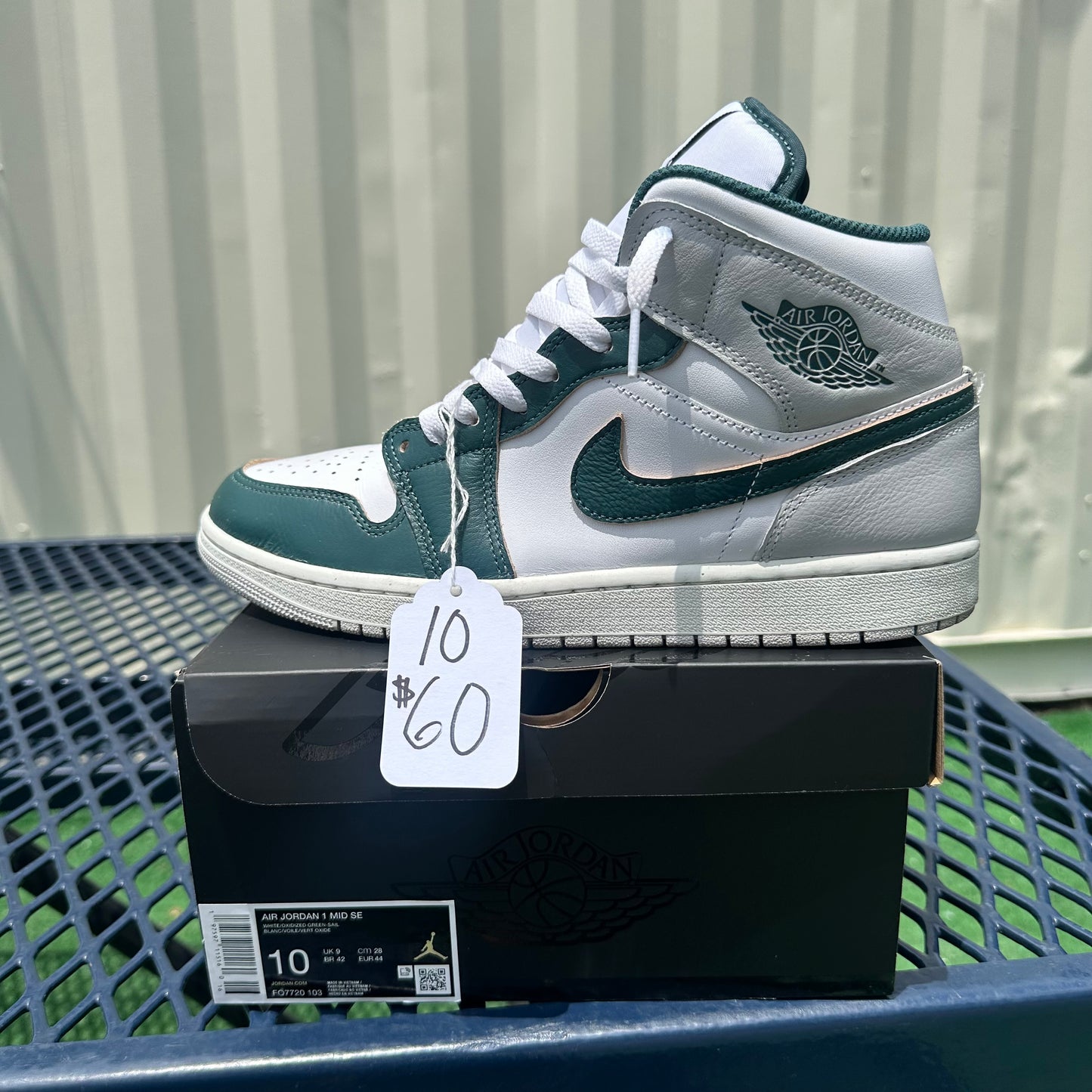 Jordan 1 Mid Green Size 10