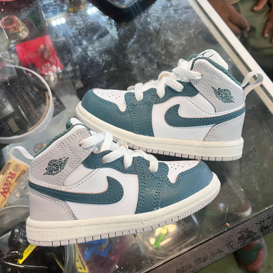 Jordan 1 Mid Green Grey Size 7c