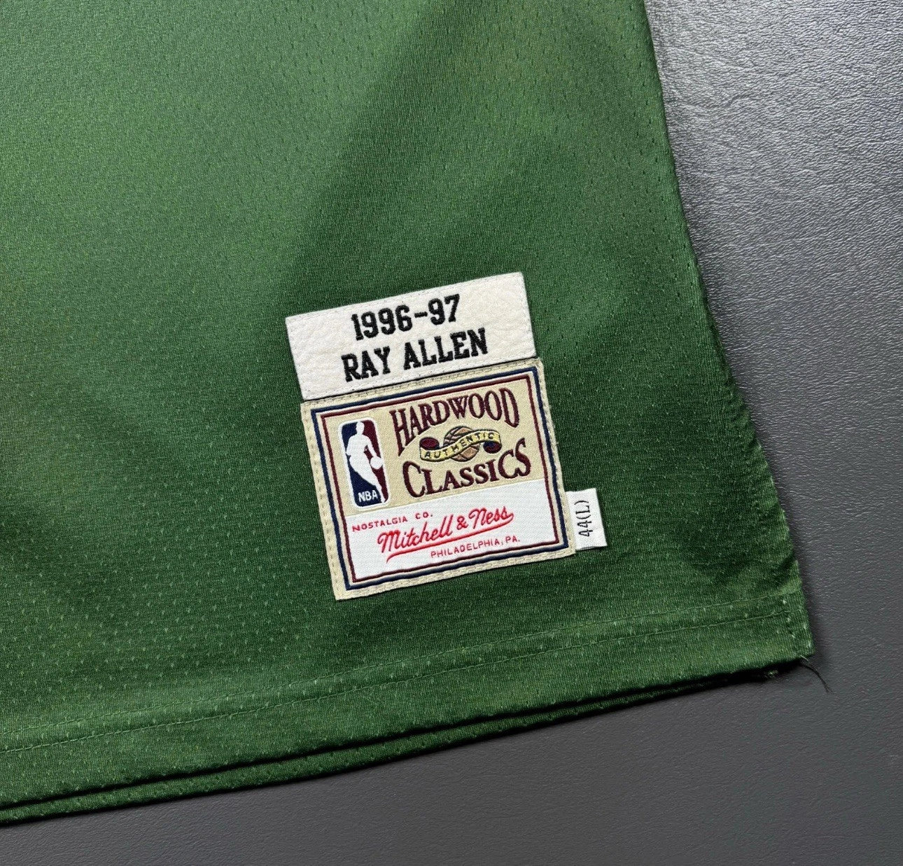 100% Authentic Ray Allen Mitchell & Ness 96 97 Bucks Jersey Size 44 L Mens RARE