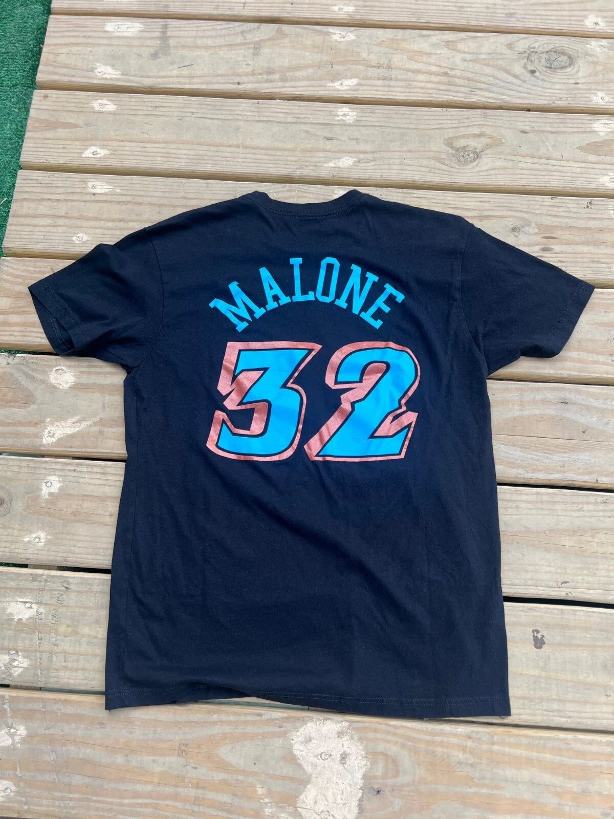 Mitchell and Ness Black NBA Utah Jazz Reload 2.0 N and N Karl Malone T-Shirt M