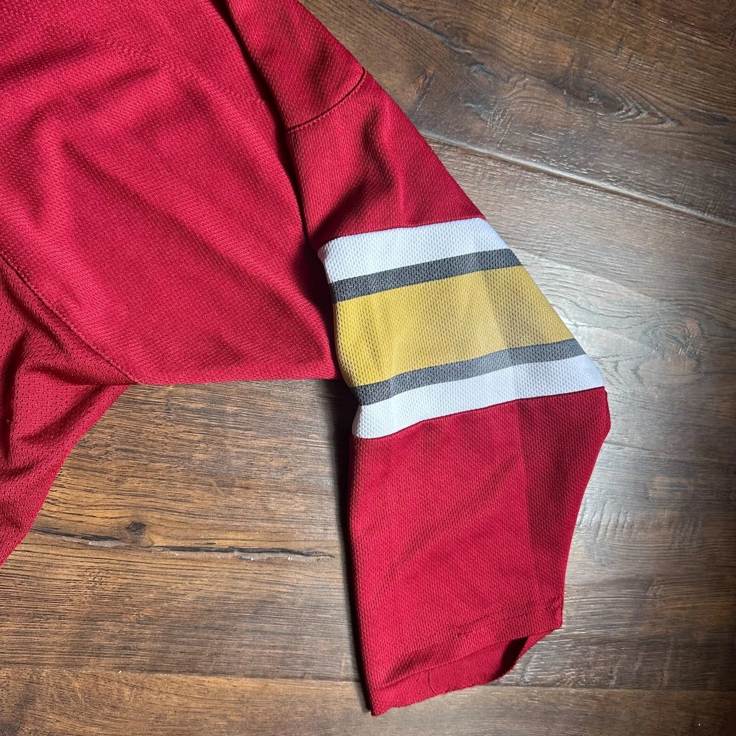 Vintage 1990's Unisex Children Red Chicago Wolves IHL Hockey Shirt Size L/XL