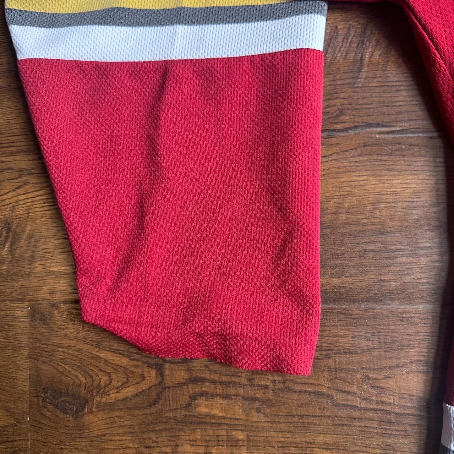 Vintage 1990's Unisex Children Red Chicago Wolves IHL Hockey Shirt Size L/XL