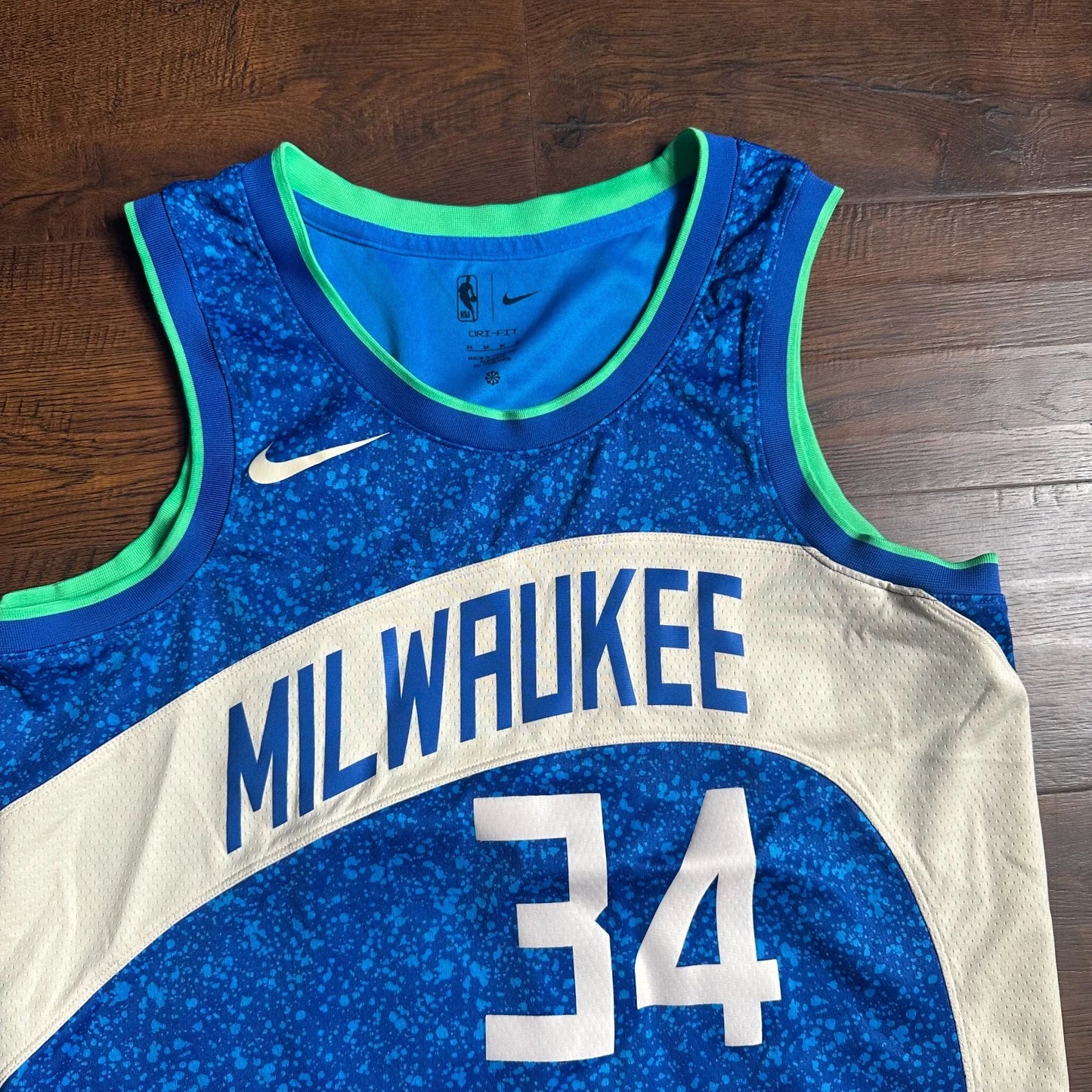 Nike Mens Swingman Milwaukee Bucks Giannis Antetokounmpo City Edition Jersey 44