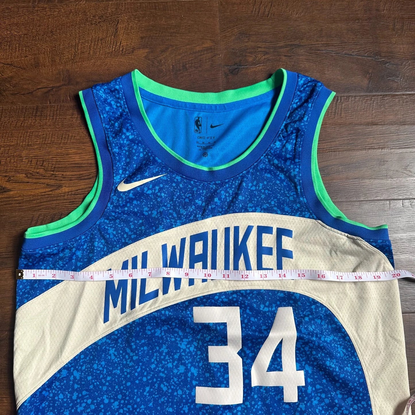 Nike Mens Swingman Milwaukee Bucks Giannis Antetokounmpo City Edition Jersey 44