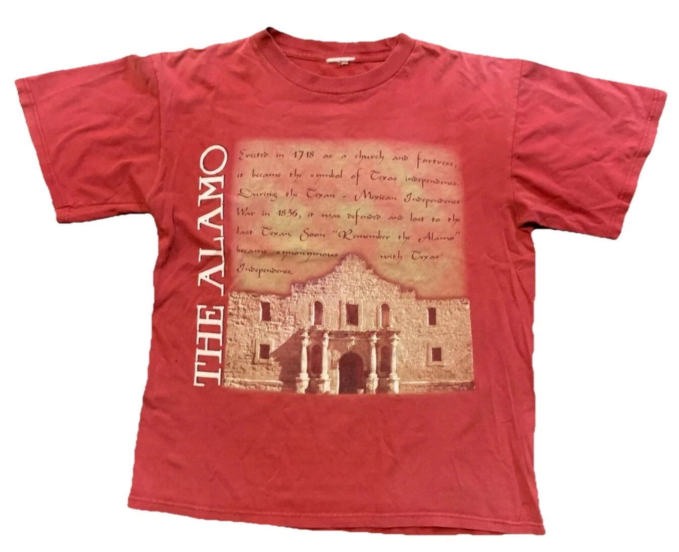 The Alamo Mens Red A Historic Site In San Antonio Vintage Print Rare T-Shirt