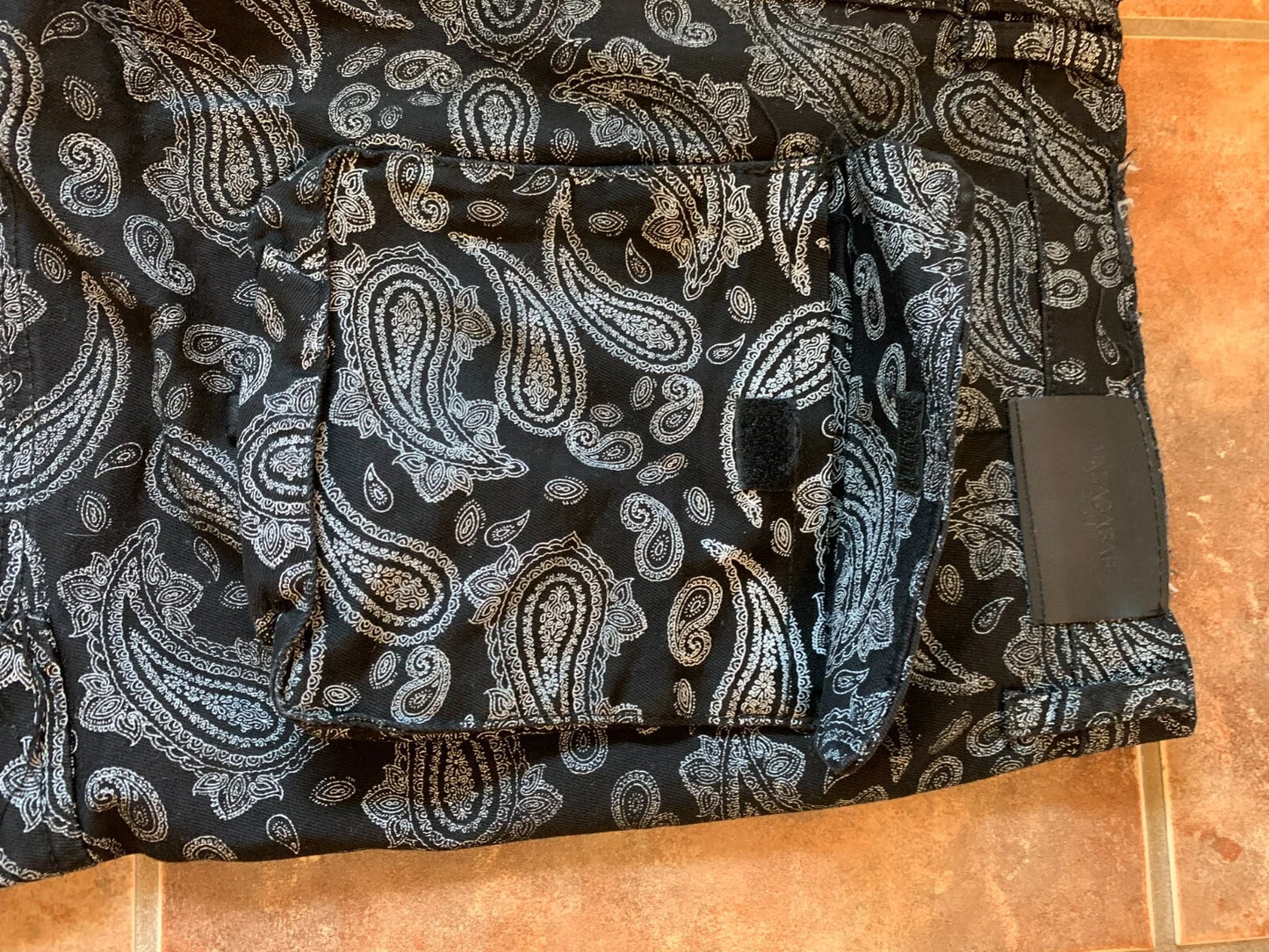Valabasas Mens Black Paisley Print Relaxed Rigid Gusset Detail Cargo Size 40