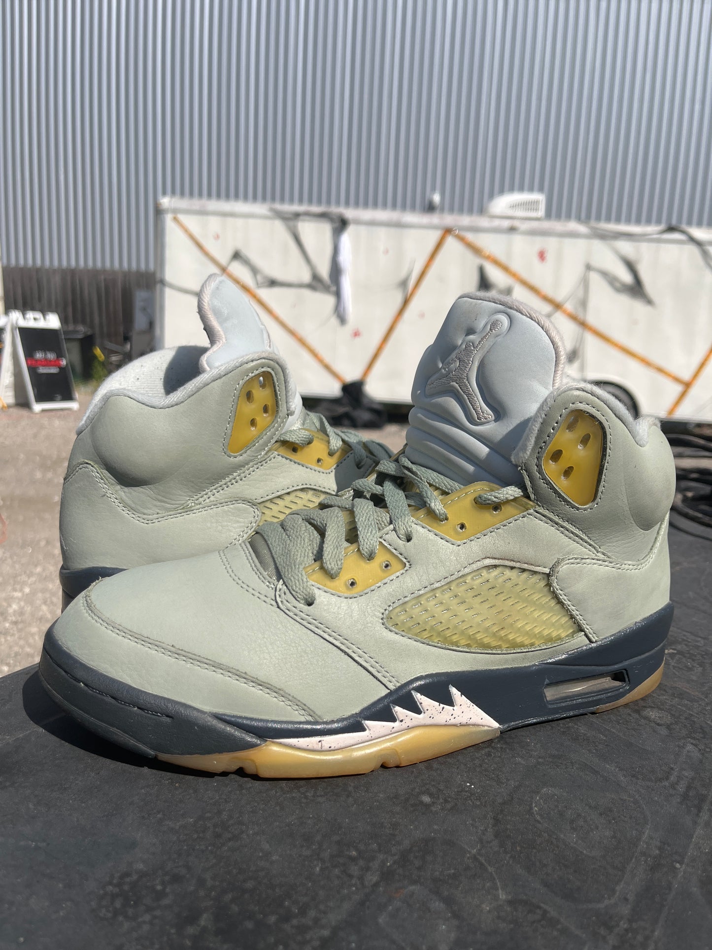 Jordan 5 Jade Green Size 8