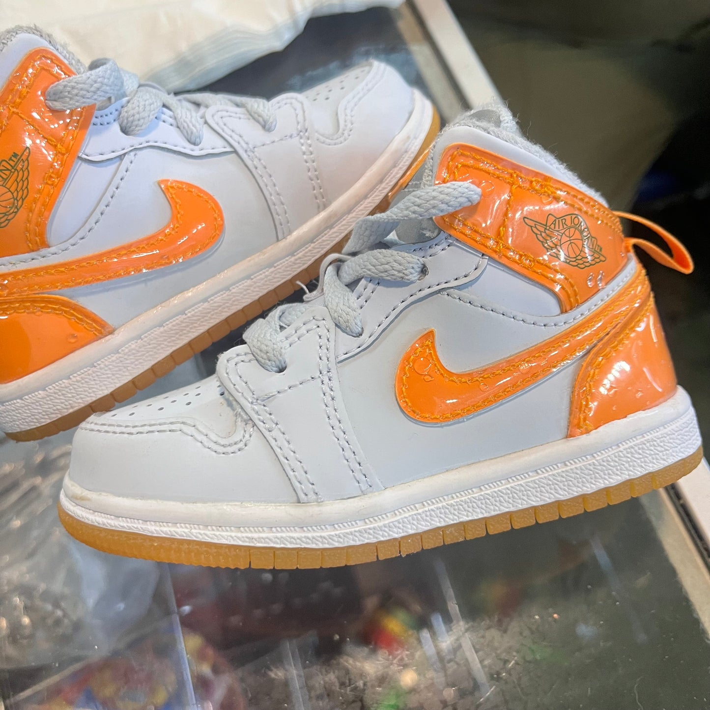 Jordan 1 Mid Orange Size 7c