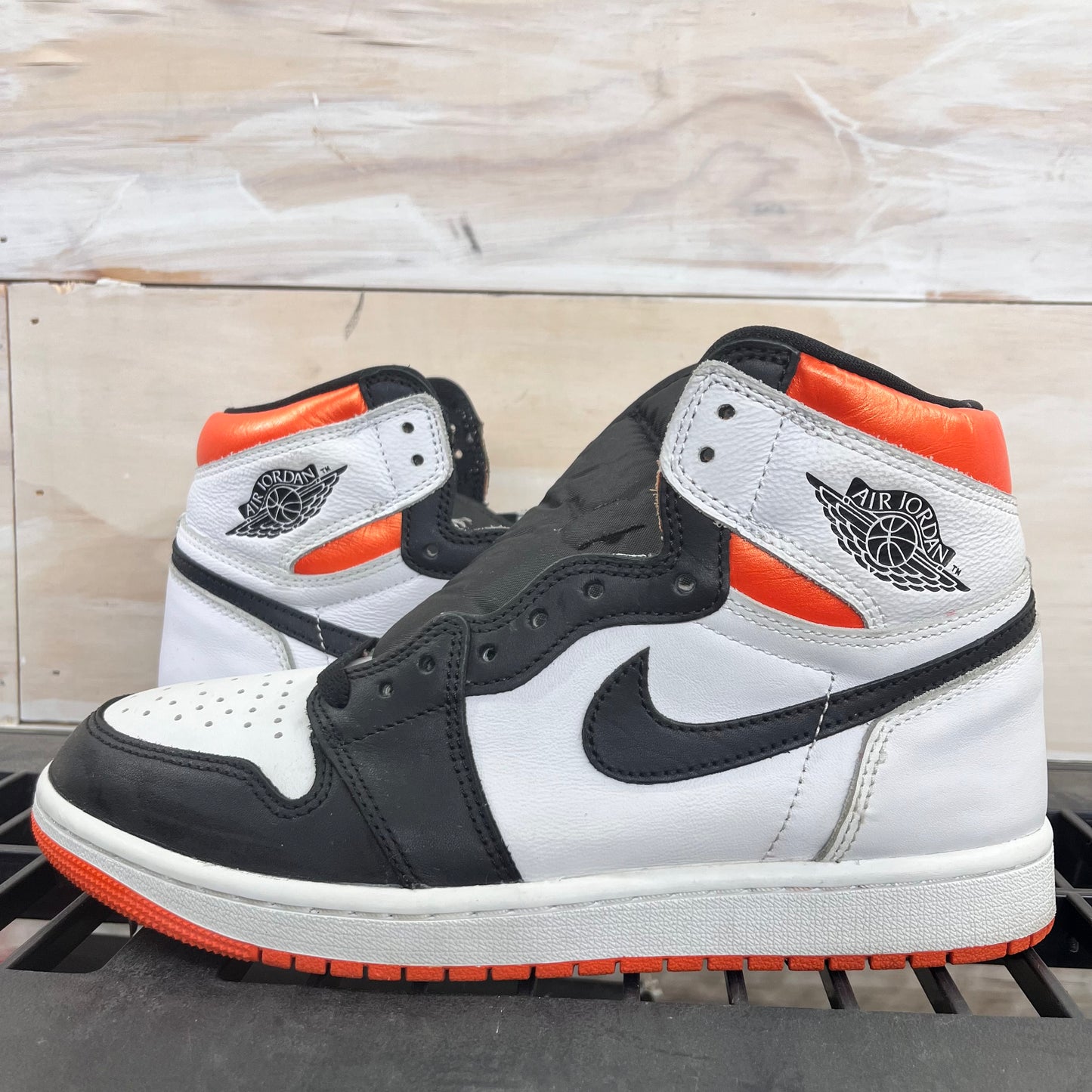 Jordan 1 Electro Orange Size 8