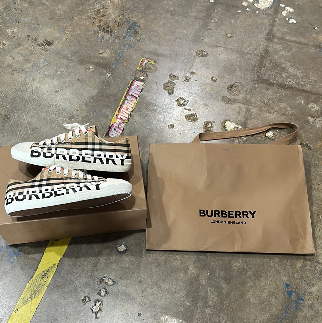 Burberry Sneaker Size 39.5 (HOU) (TrustedClub)