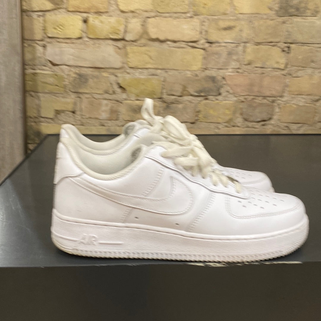 AF1 White Size 9 (MKE) TRUSTEDCLUB