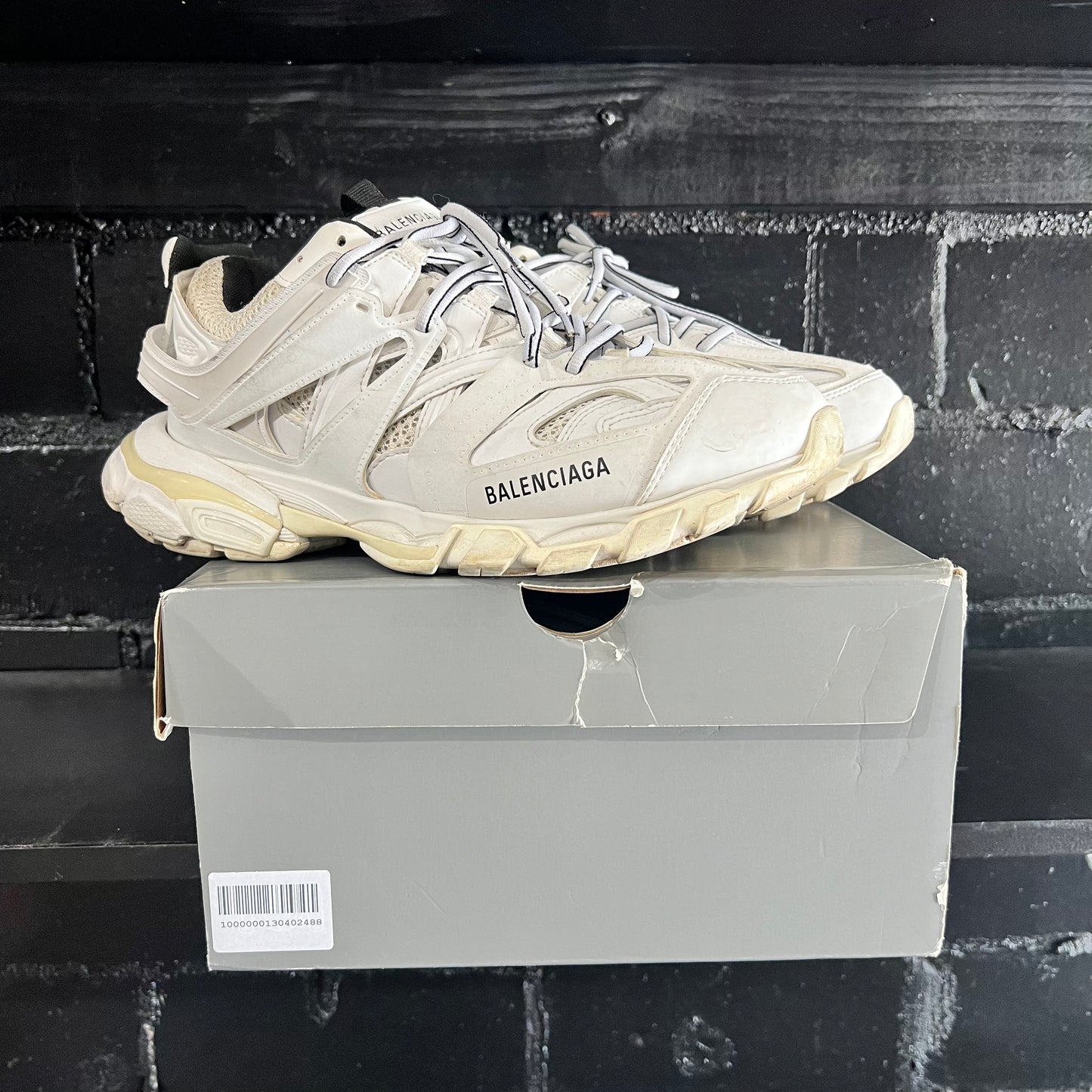Track 2 White Runners Size 43 (trstdclub)(HOU)