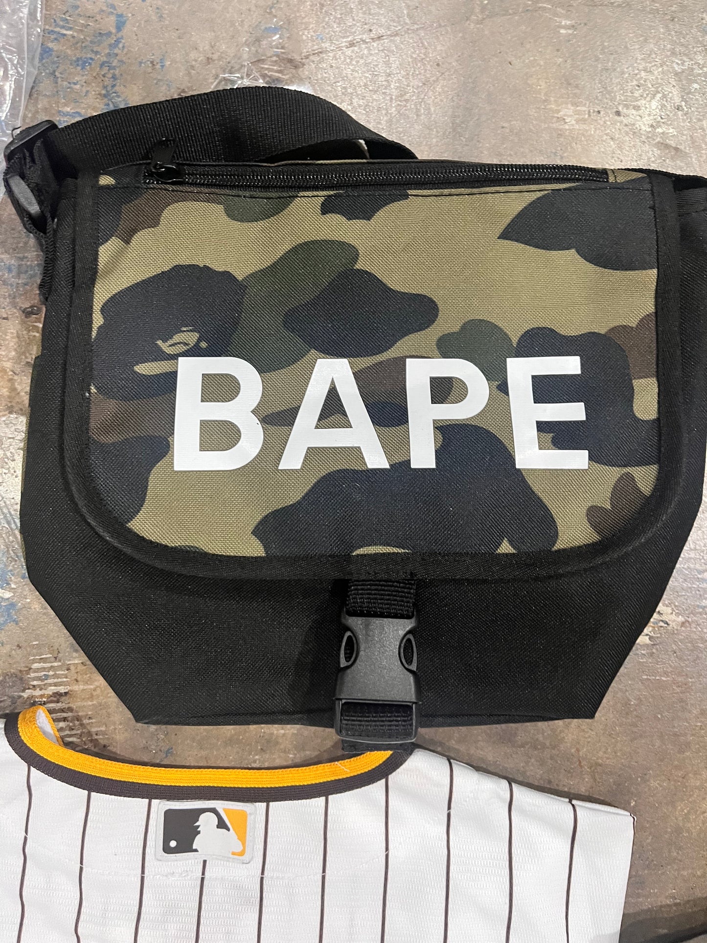 Bape Bag (trstedclub)(Hou)