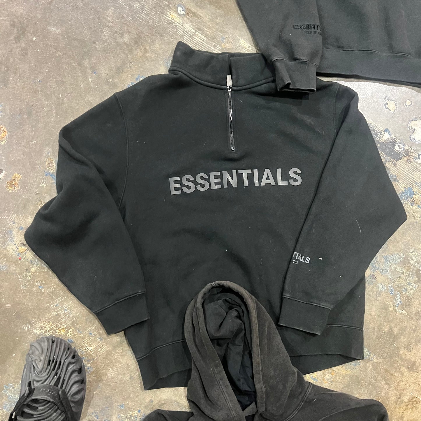 Essentials Half Zip Black size M (Trustedclub)(Hou)