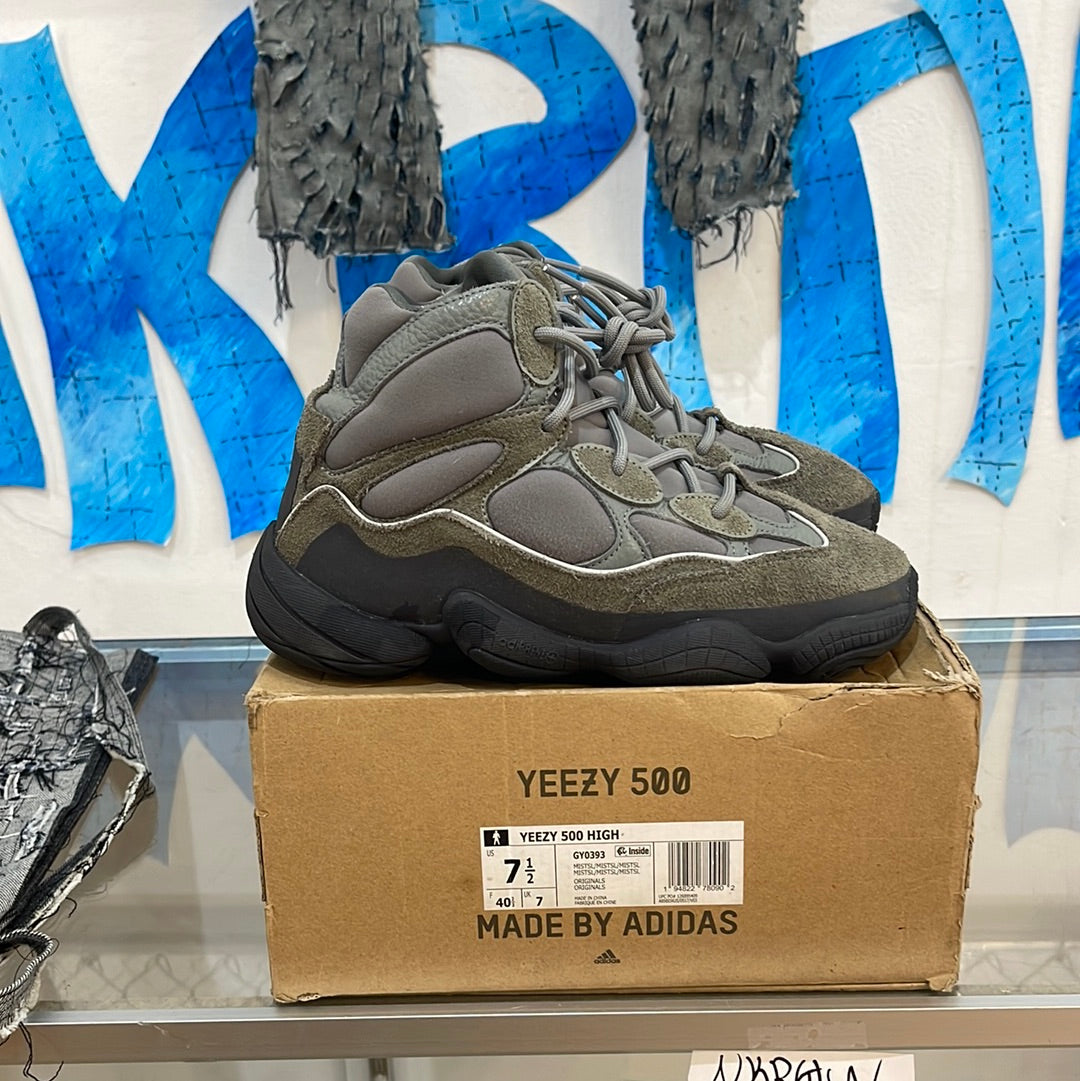 Yeezy 500 Mist Size 7.5 PO WB Trusted Club MKE