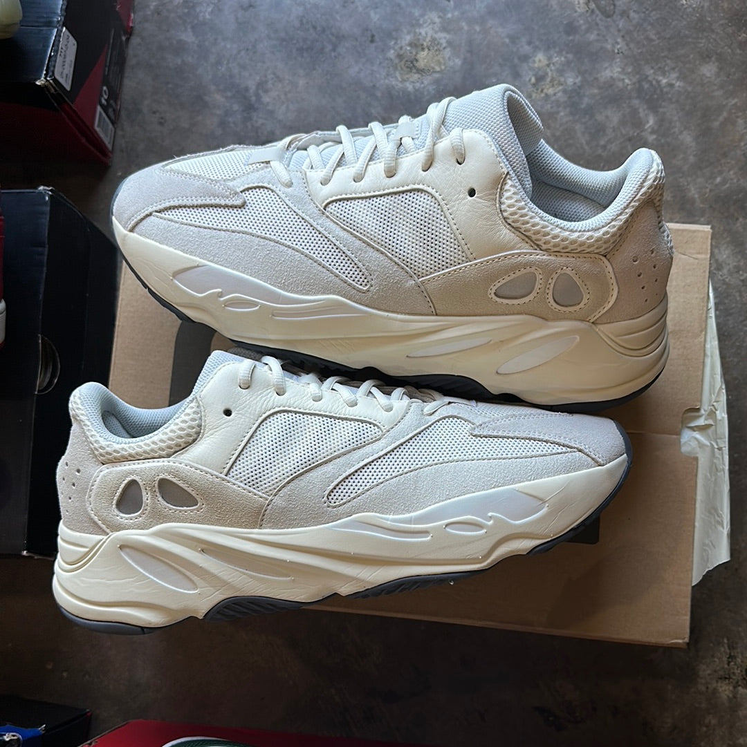 Yeezy 700 Cream Size 14 (Trusted club)(Hou)