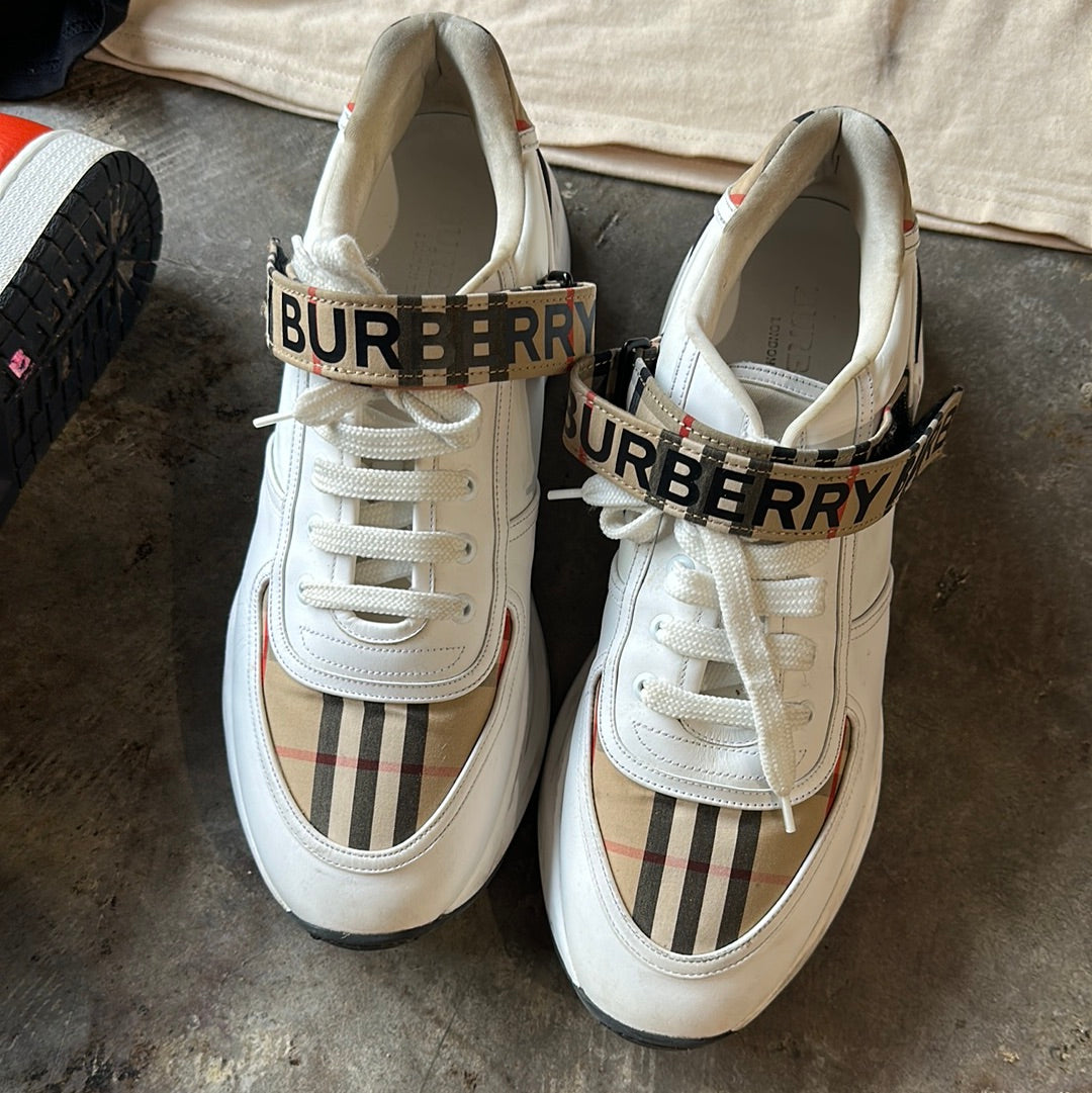 Burberry Straps Shoes Size 44 (HOU) (TrustedClub)