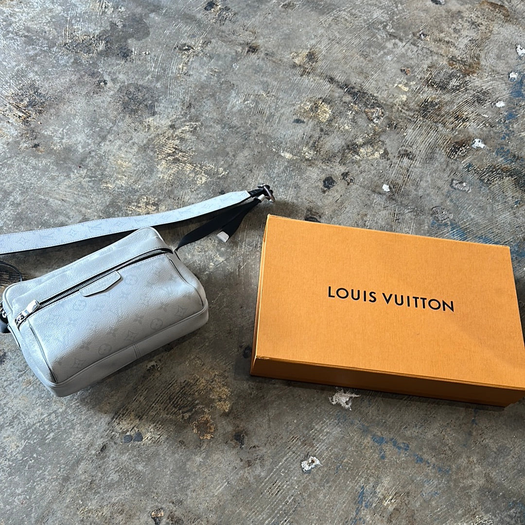 LV Side Bag  (HOU) (Trusted Club)