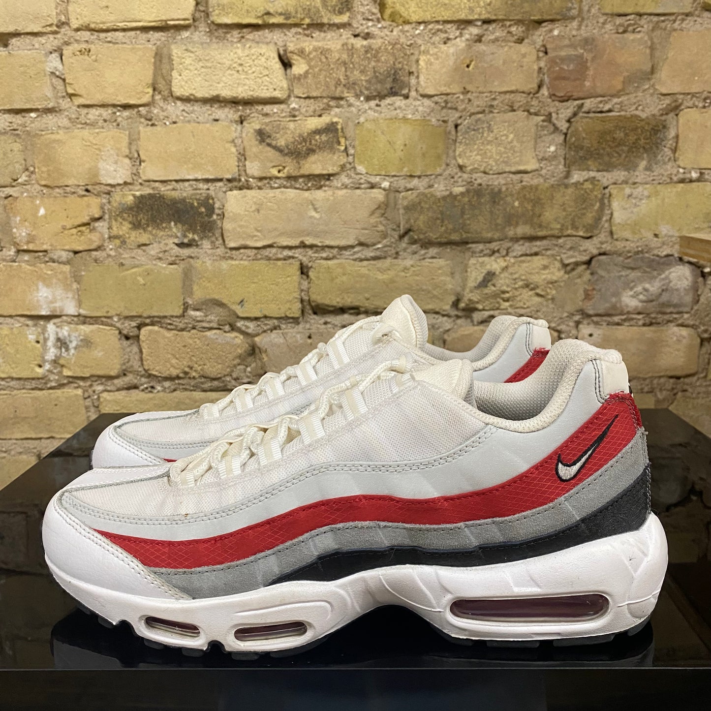 Airmax 95 red gray size 10 TRUSTED CLUB (MKE)