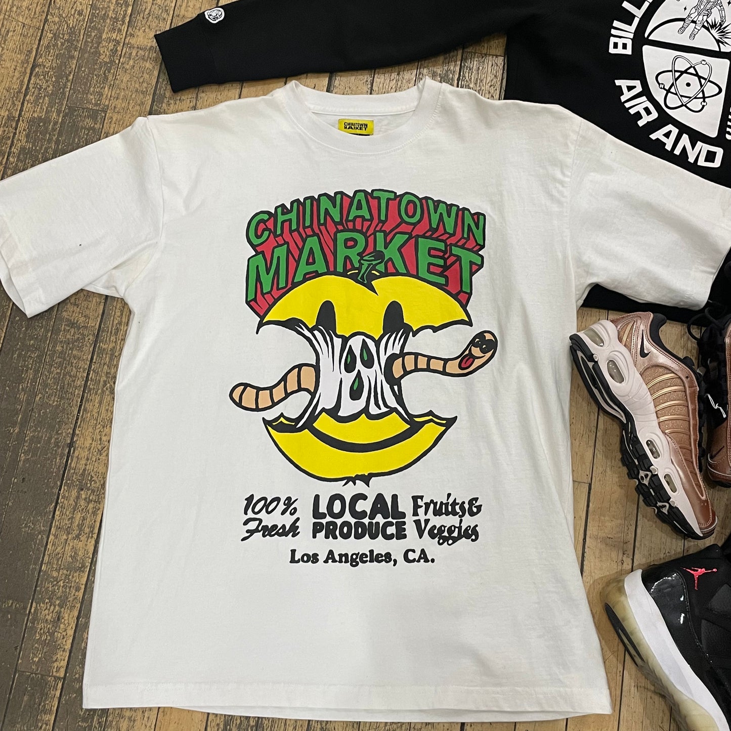 Chinatown Market APPLE Tee size XL TRUSTEDCLUB (MKE)